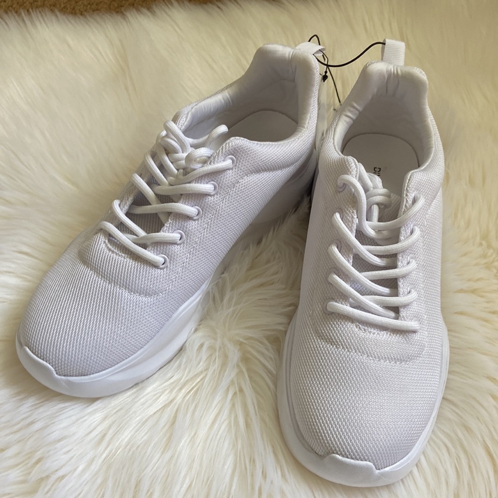 H&M Divided White Tennis Shoes /Sneakers new with tags
